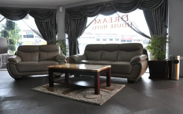 OYO 89480 Dream House Hotel