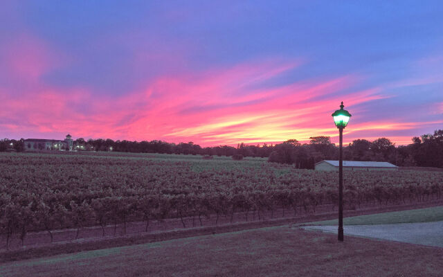 Riverbend Inn and Vineyard