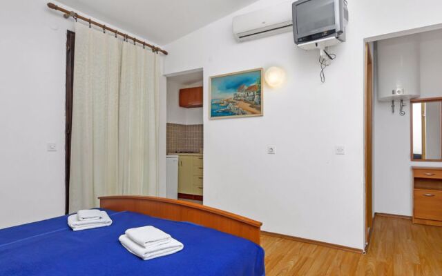 Apartment Cico Hvar/Pokrivenik 40602