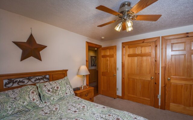 Lucky Bear Lodge 5 Bedroom House