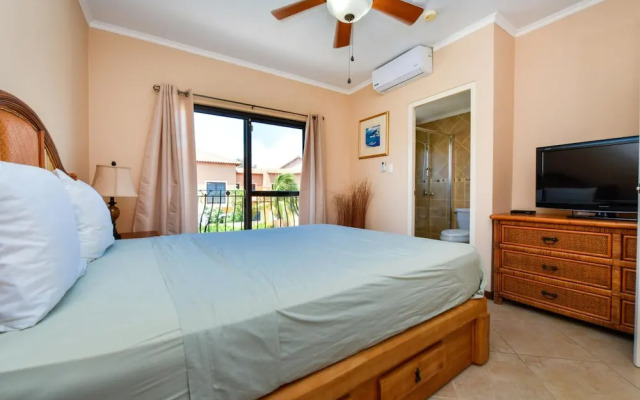 Gated Community 2br3ba Gold Coast Pools GYM