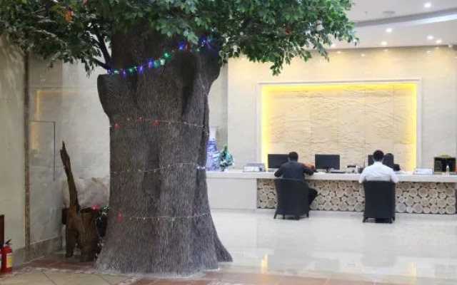 Haikou Xiangzhanglin Style Theme Hotel (Jinniuling Park Haiken Middle School)