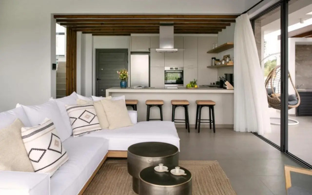 Lora Pearl Luxury Villa By Louis Hotels