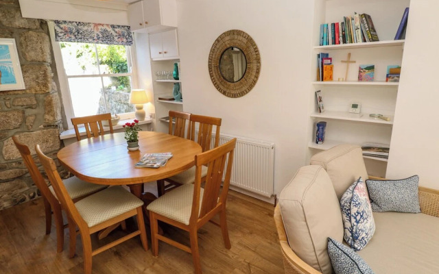 6 Bellair Road
