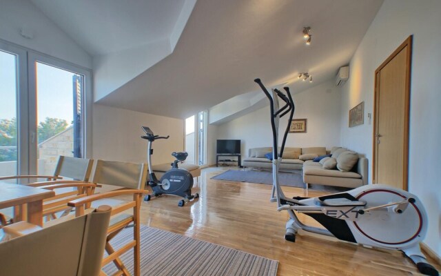 Stunning Home in Prizba With Wifi and 6 Bedrooms
