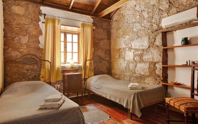 House Sleeps6-parking-garden-pool in Summer-pet