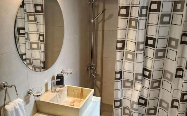 Entire 2 Bedroom Apartment