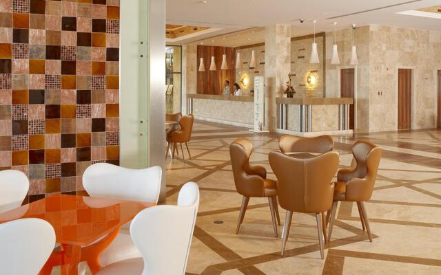 Real Marina Hotel & Spa