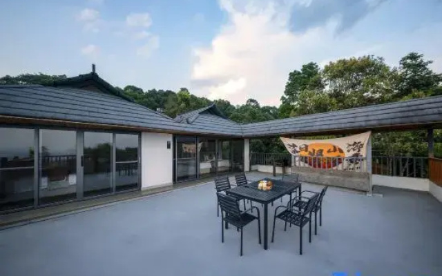 Sea of Clouds at Sun | Leisure and Holiday Courtyard