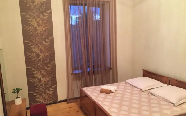 Friendly House M