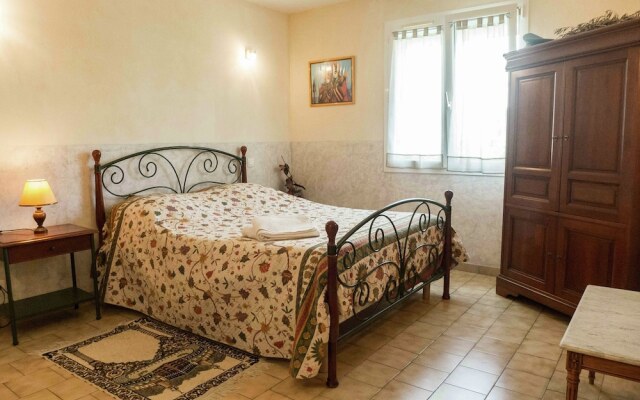 Fabulous Holiday Home With Swimming Pool in Narbonne