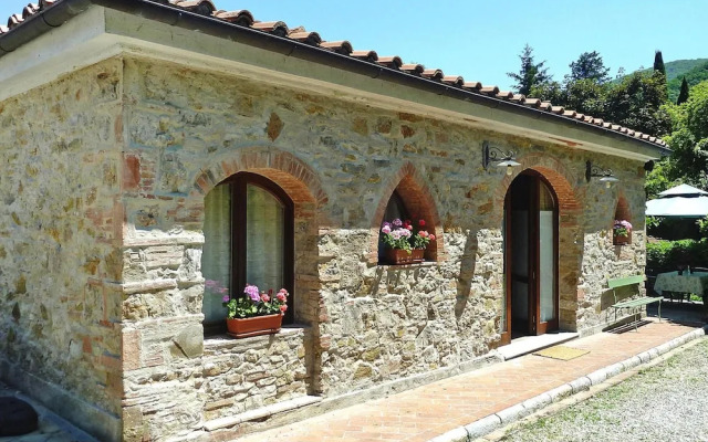 Rustic House in Tuscany With Shared Pool