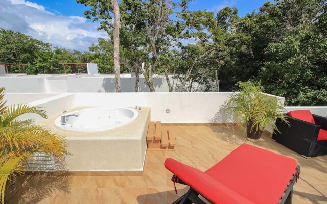 House with Jacuzzi on Rooftop by Olahola