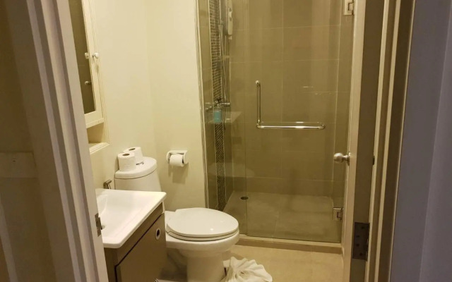 Dlux Condominium