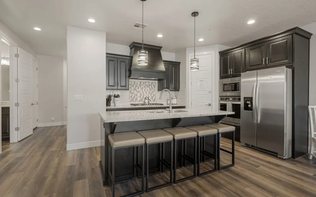 Relax In Style 4 Bedroom Townhouse