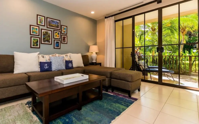 Stylish 1-bedroom That Opens on Pool -pacifico L303