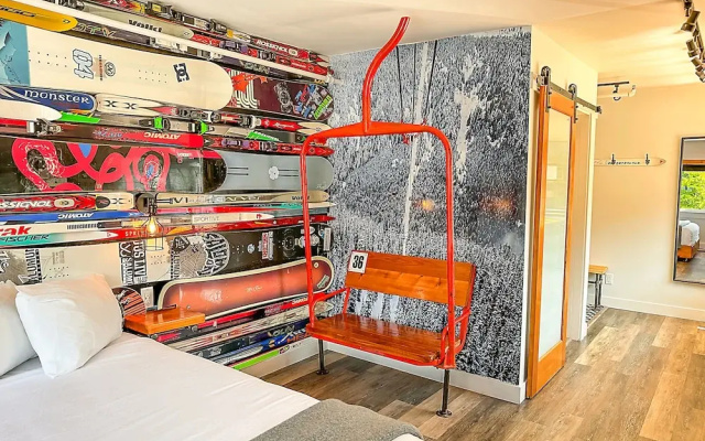 Crash Hotel Squamish