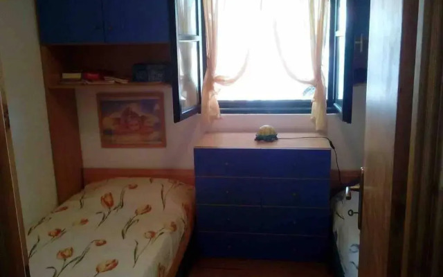 Wooden beach house / Nea Roda, Halkidiki