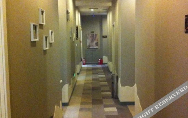 Pinyi Fashion Express Inn