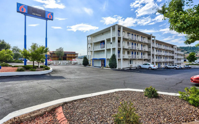 Motel 6 Flagstaff East - Lucky Lane