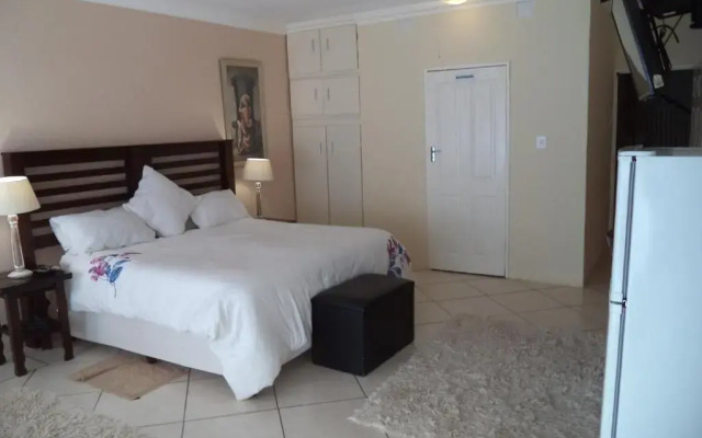 Heatherdale Guesthouse & Shuttle Services