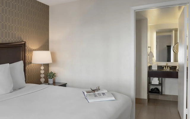 Peacock Suites