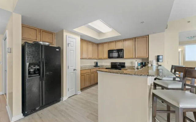 The Palms of Destin Resort by Panhandle Getaways