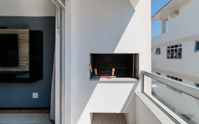 Apto bem Localizado a 500mts da Praia Rhi206