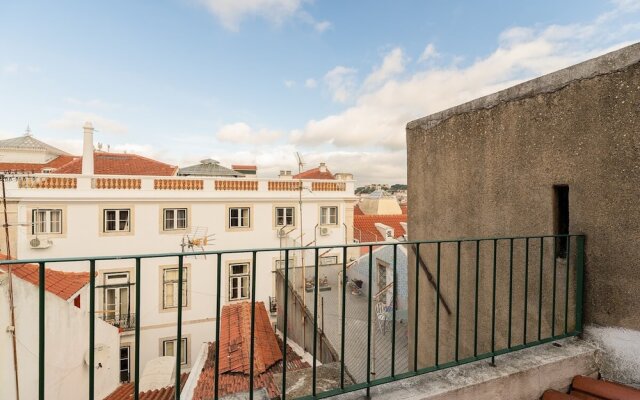 Attic Apartment With Balcony in Bairro Alto