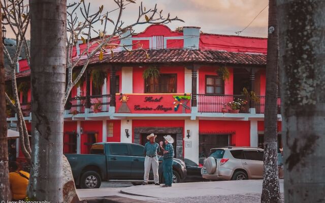 Hotel Camino Maya