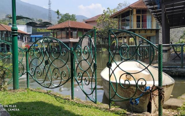 Villa Lot 5 Lake View for 30 pax