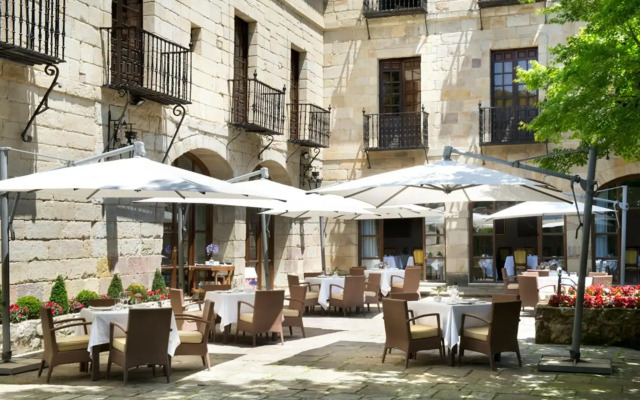 Parador De Santillana De Gil Blas