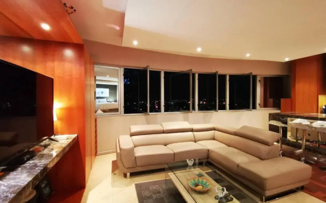 Amazing Joburg views &Unique CBD Luxury Experience