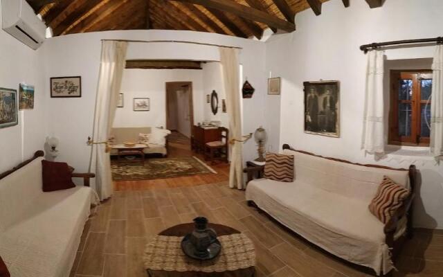 Traditional 1697 Thalamai house
