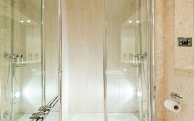 The Oscar Wilde Suite by 5STARSTAY