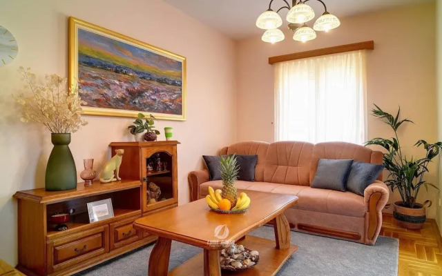 Comfortable Home With Private Covered Balcony