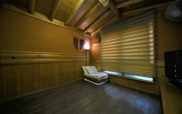 Pine Motel