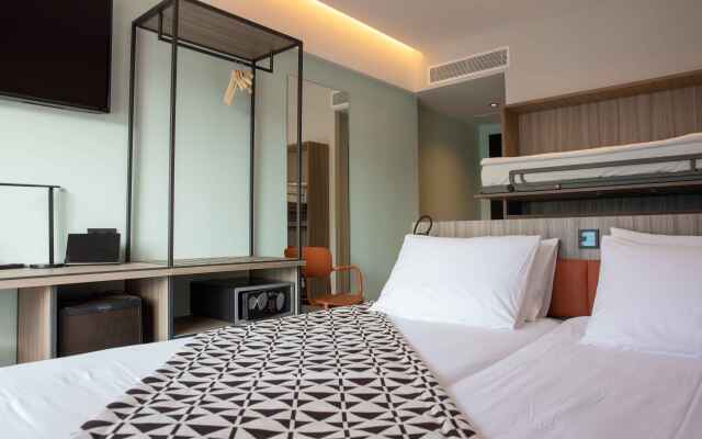 Casual Kubic Athens Hotel