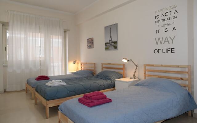 Room in Guest Room - Emilio's Home Triple Room in our Cozy and Comfortable Establishment