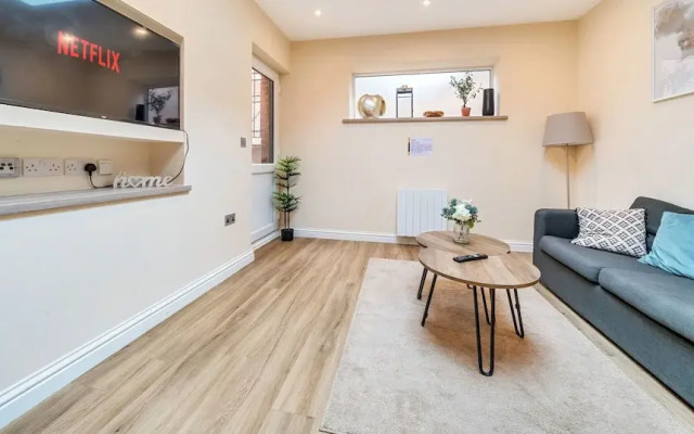 London Street Apt By REDWOOD STAYS
