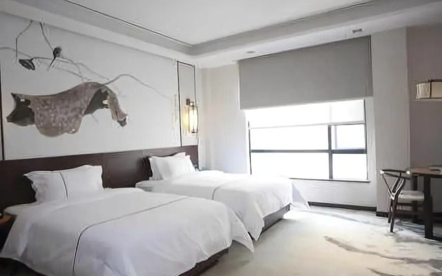 Golden Hotel