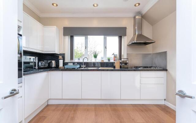 NEW Four Bedroom House - all rooms ensuite