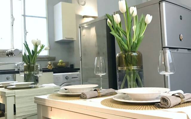 JOIVY Bright Flat In The Centre