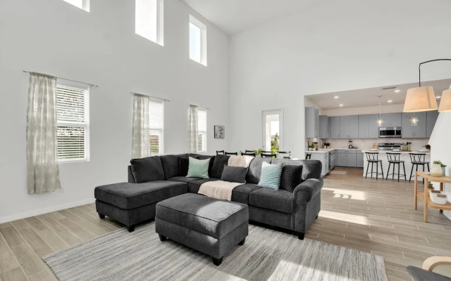 Upstay - Spacious Lakefront Home Near Disney