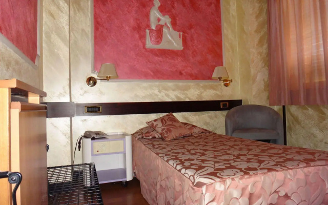 Benny Hotel