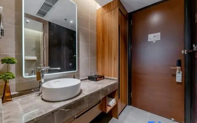 Homeinn Plus Hotel (Nanjing Confucius Temple Sanshanjie Subway Station)