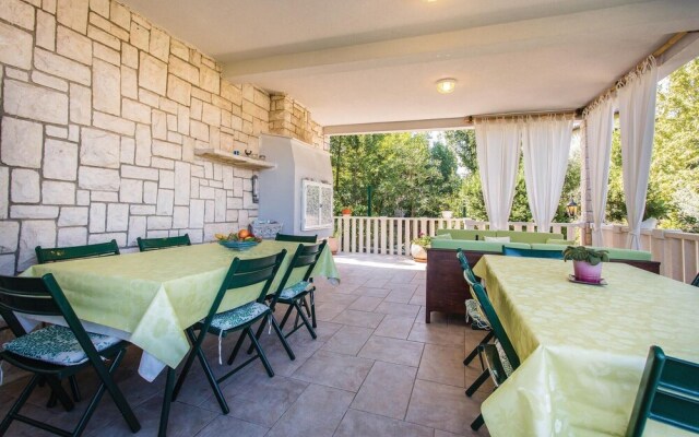 Amazing Home in Malinska With Wifi and 6 Bedrooms