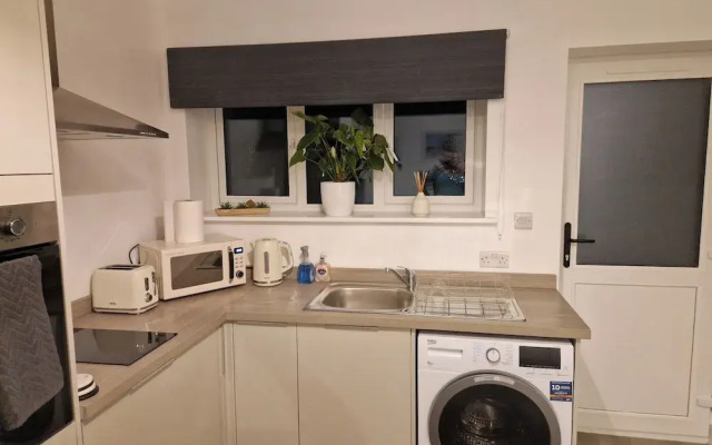 Cozy Apartment at Highbanks The Annex