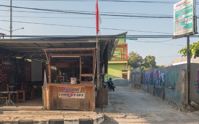 RedDoorz near Living Plaza Balikpapan 2