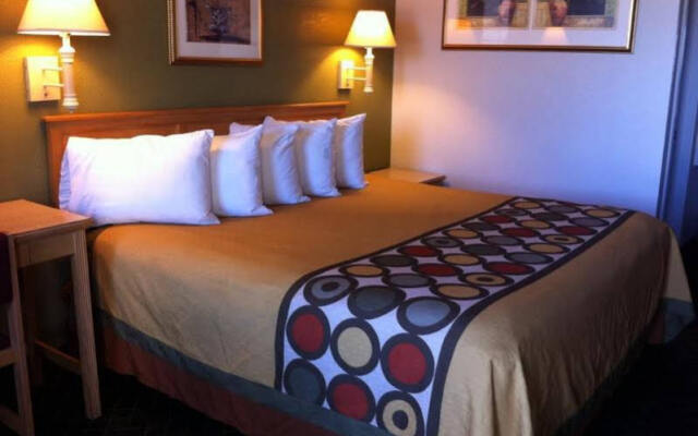 Super 8 by Wyndham Fredericksburg